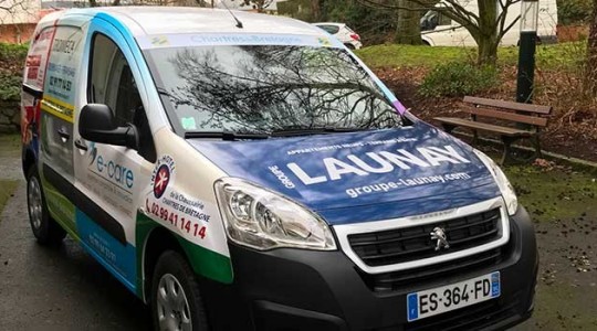 Le Groupe Launay participe au financement du nouveau véhicule électrique de la commune de Chartres-de-Bretagne !