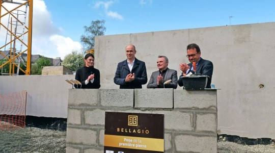 LE GROUPE LAUNAY ET BATI-ARMOR posent la première pierre de la résidence « BELLAGIO » à Saint-Grégoire